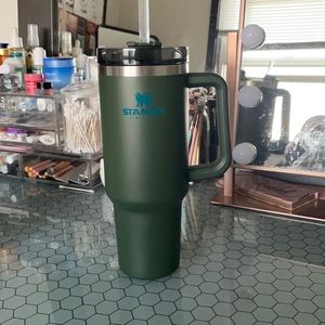 BRAND new stanley 40oz